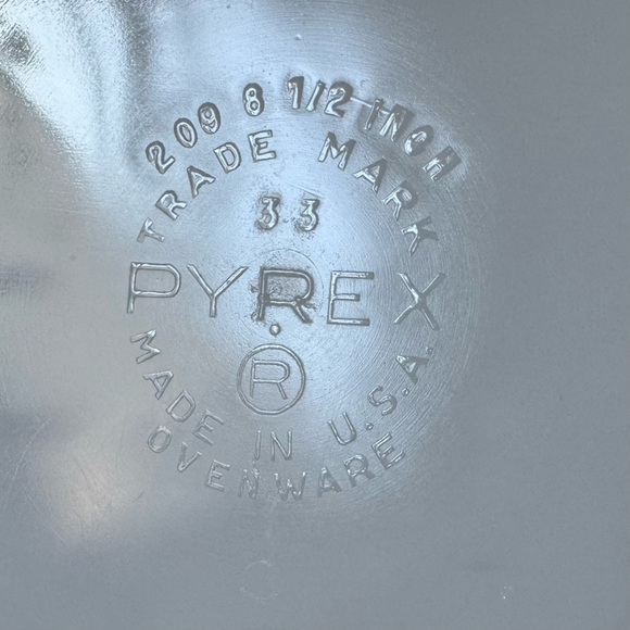 Vintage Pyrex Flamingo 9” Pie Plate - Good Used Condition - Picture 8 of 8